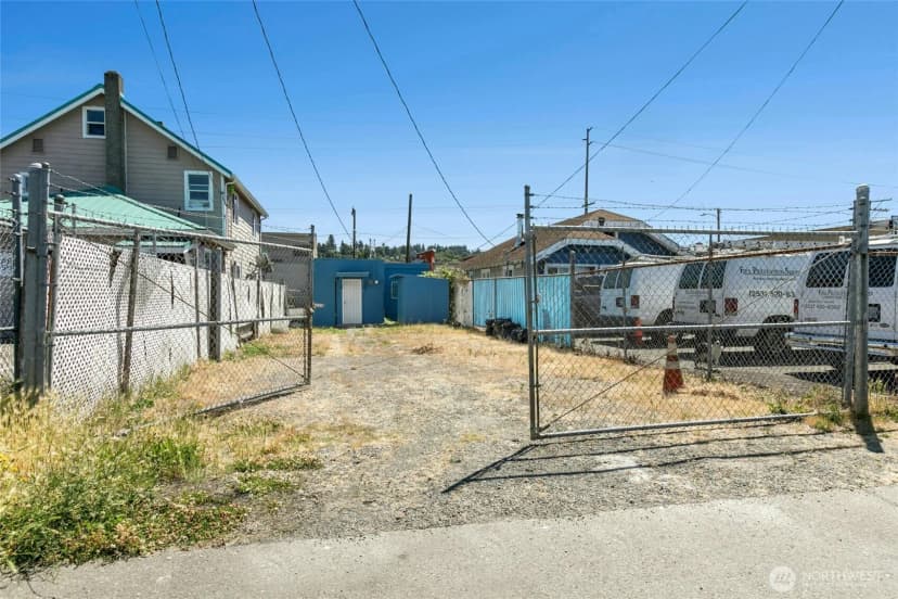 Property photo for 525 Central Avenue N, Kent photo 15