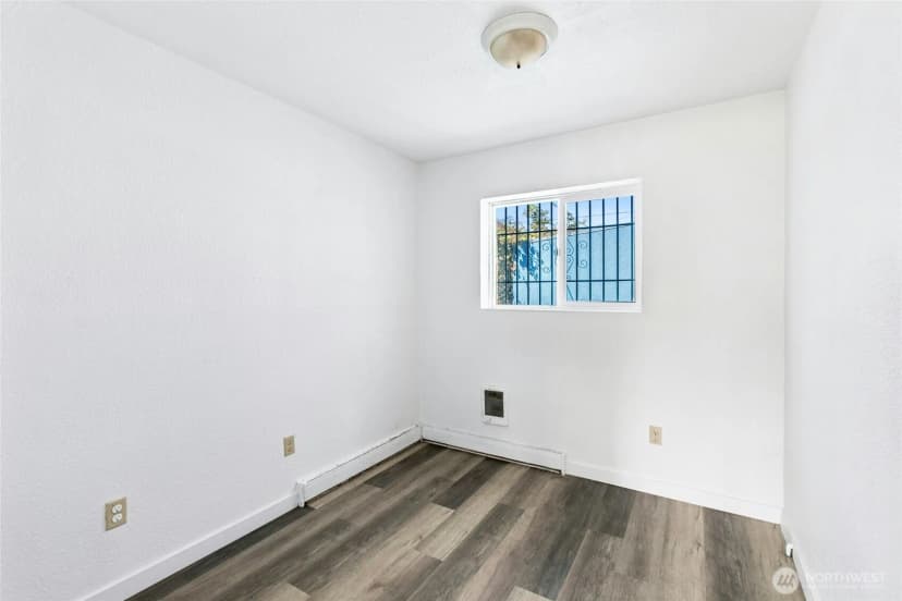 Property photo for 525 Central Avenue N, Kent photo 11