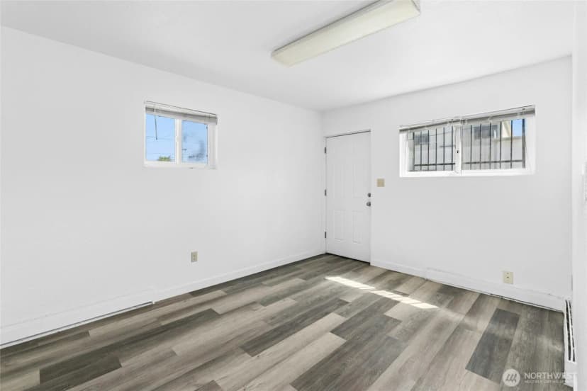 Property photo for 525 Central Avenue N, Kent photo 8