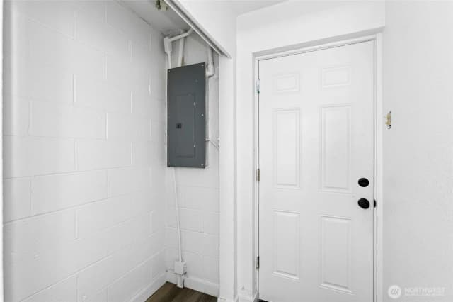 Property photo for 525 Central Avenue N, Kent photo 4