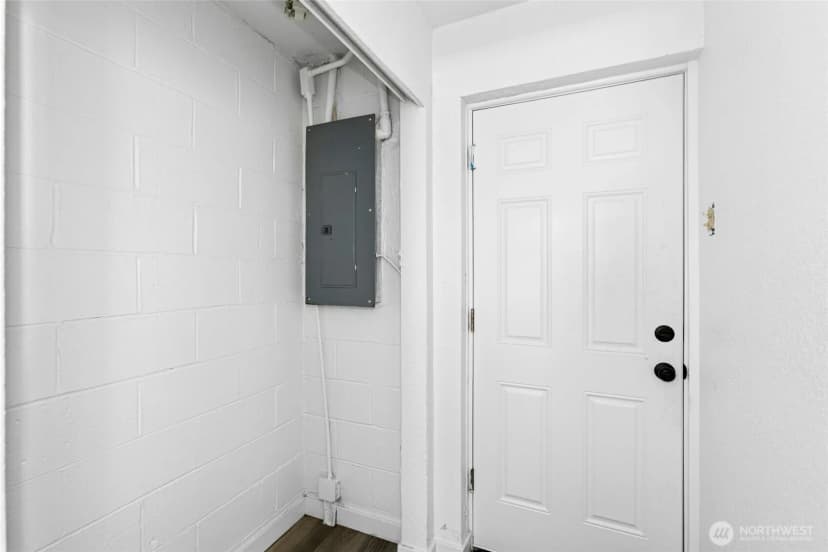 Property photo for 525 Central Avenue N, Kent photo 4