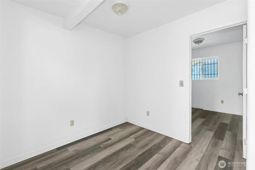 Property photo for 525 Central Avenue N, Kent photo 9