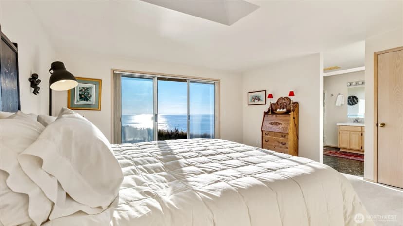 Property photo for 2377 West Beach Road, Oak Harbor photo 18