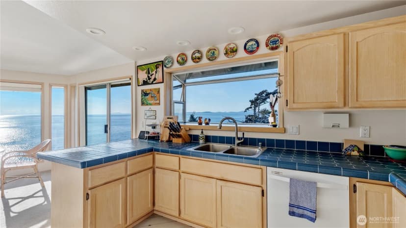 Property photo for 2377 West Beach Road, Oak Harbor photo 6
