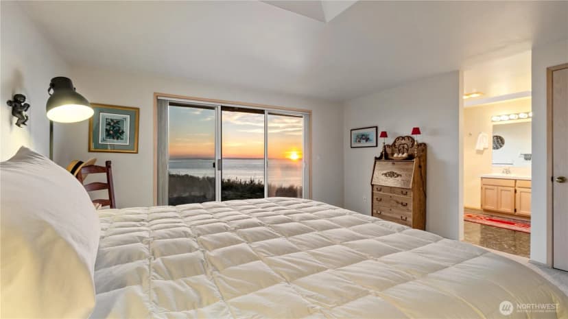 Property photo for 2377 West Beach Road, Oak Harbor photo 17