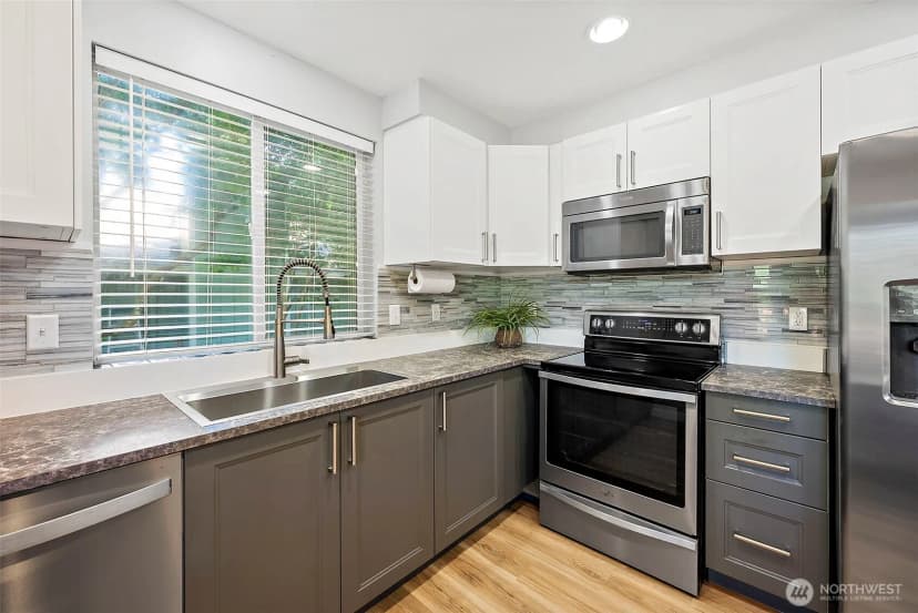 Property photo for 26558 221st Avenue Se, Maple Valley photo 17