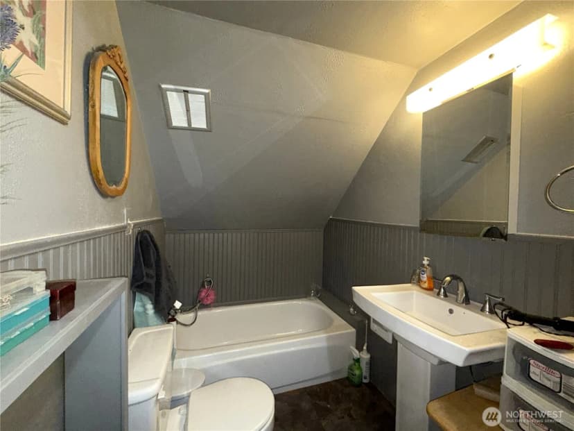 Property photo for 30545 E Highway 20, Republic photo 17