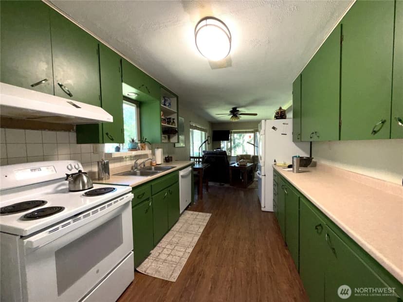 Property photo for 30545 E Highway 20, Republic photo 6