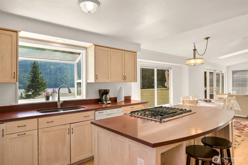 Property photo for 45 Windward Drive, Bellingham photo 9