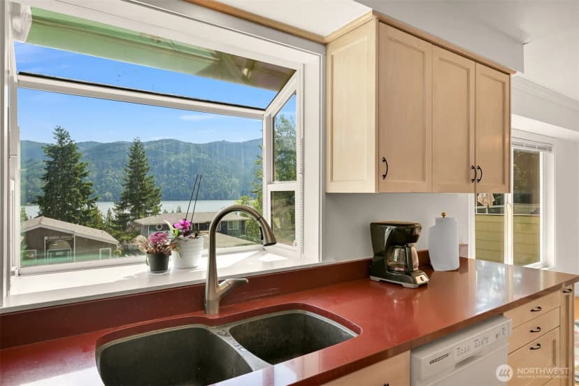 Property photo for 45 Windward Drive, Bellingham photo 10