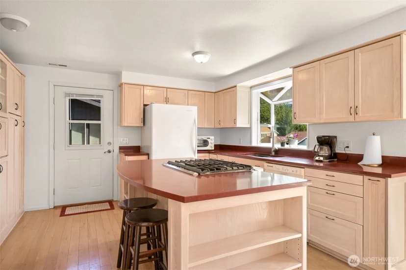 Property photo for 45 Windward Drive, Bellingham photo 7