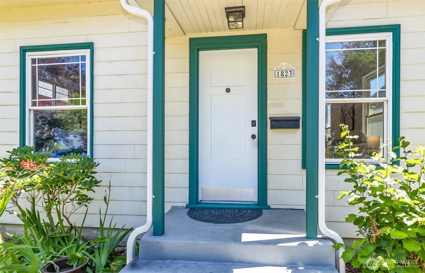 Property photo for 1823 Rainier Avenue, Everett photo 2