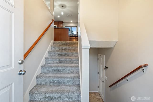 Property photo for 6897 Helena Drive Ne, Bremerton photo 3