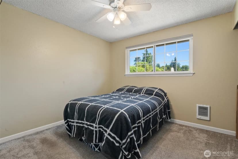 Property photo for 6897 Helena Drive Ne, Bremerton photo 14
