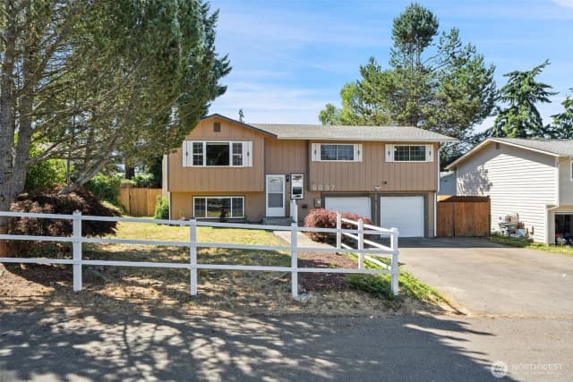 Property photo for 6897 Helena Drive Ne, Bremerton photo 2
