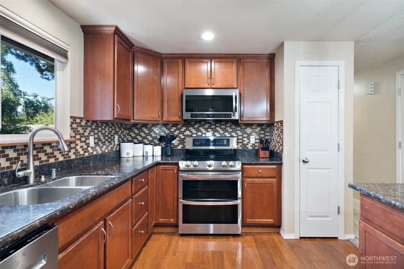 Property photo for 6897 Helena Drive Ne, Bremerton photo 11