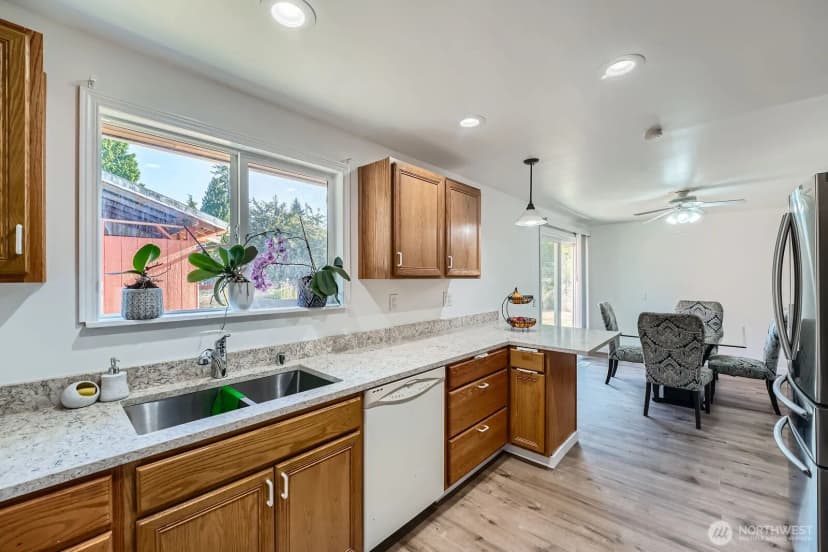 Property photo for 721 S 304th Street, Federal Way photo 10