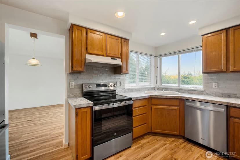 Property photo for 28008 230th Avenue Se, Maple Valley photo 11