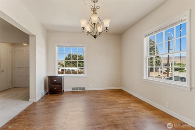 Property photo for 529 Crawford Avenue, Wenatchee photo 3