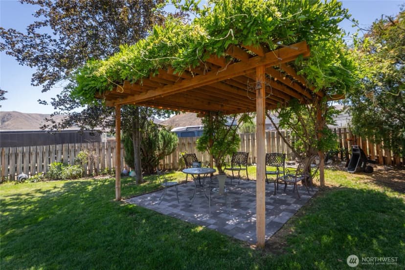 Property photo for 529 Crawford Avenue, Wenatchee photo 32