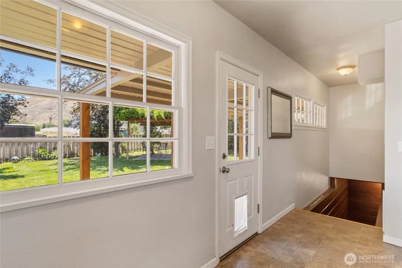 Property photo for 529 Crawford Avenue, Wenatchee photo 27