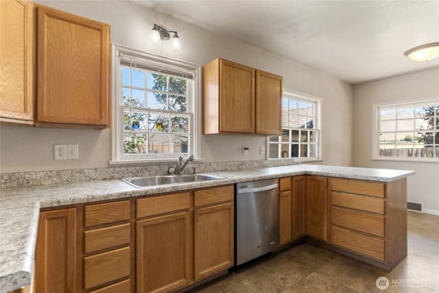 Property photo for 529 Crawford Avenue, Wenatchee photo 4