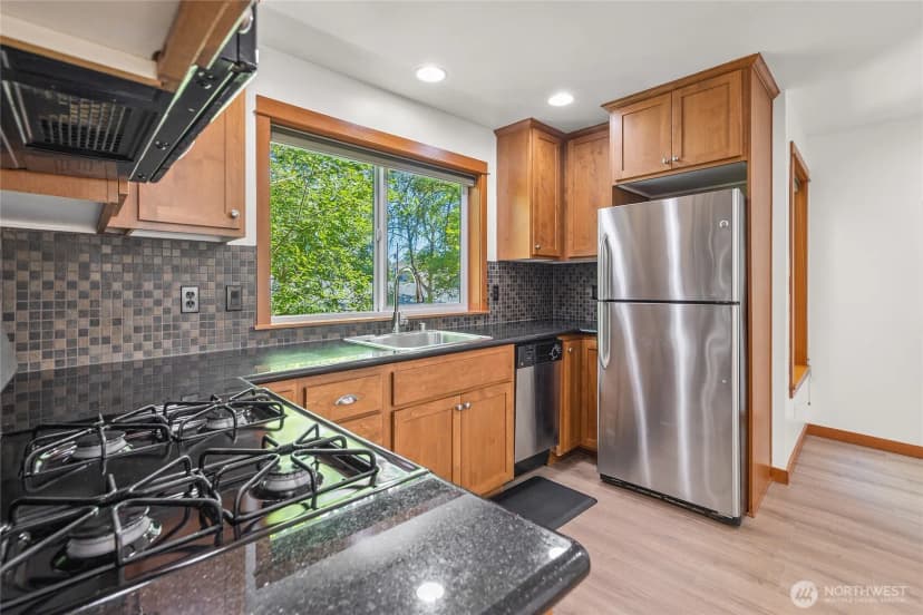 Property photo for 2511 Ne 125th St #a, Seattle photo 14