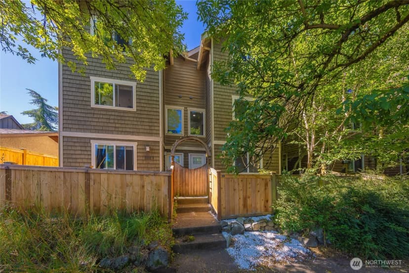 Property photo for 2511 Ne 125th St #a, Seattle photo 2