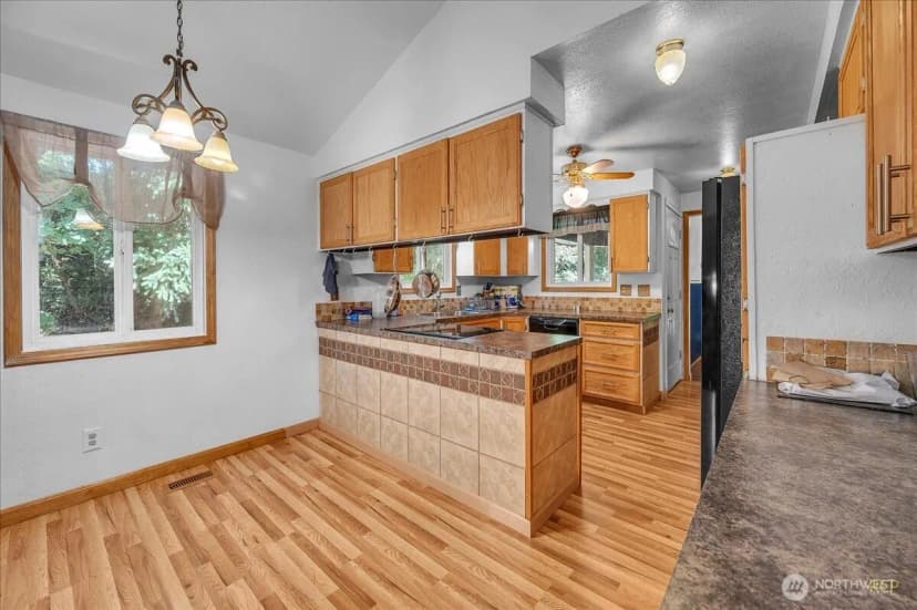 Property photo for 7650 Old Pacific Highway N, Castle Rock photo 9
