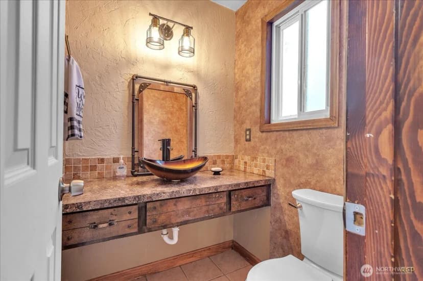 Property photo for 7650 Old Pacific Highway N, Castle Rock photo 14
