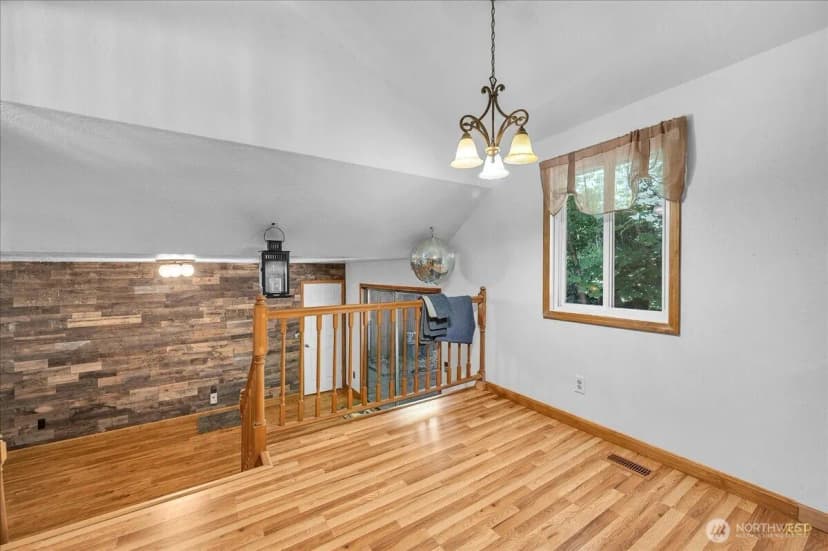 Property photo for 7650 Old Pacific Highway N, Castle Rock photo 8