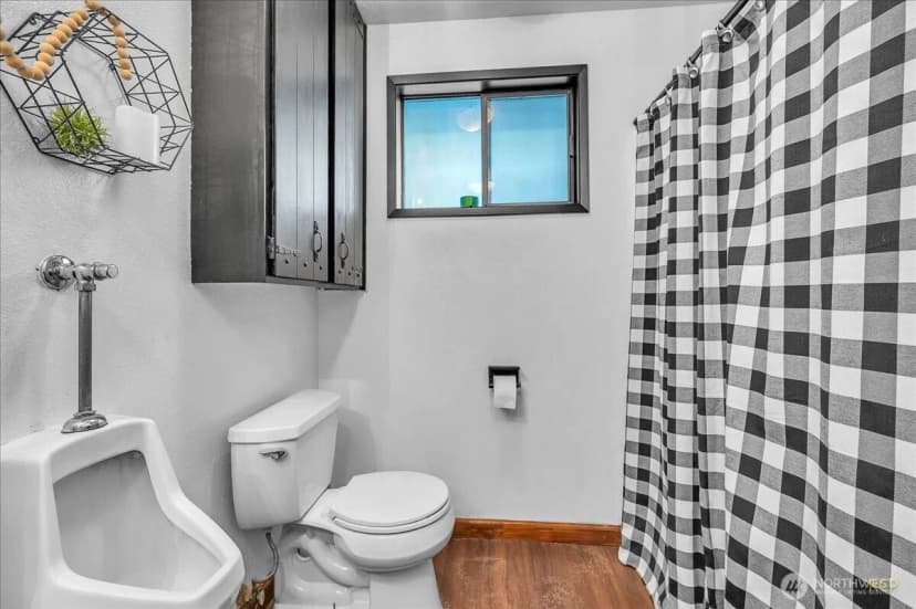 Property photo for 7650 Old Pacific Highway N, Castle Rock photo 30