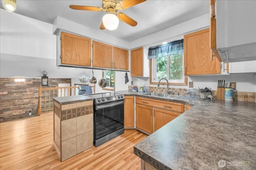 Property photo for 7650 Old Pacific Highway N, Castle Rock photo 12