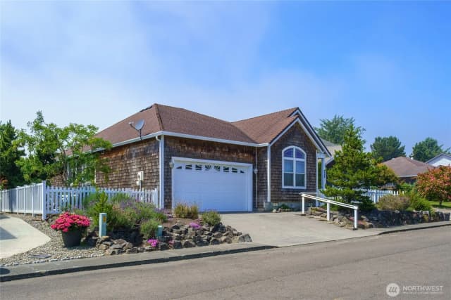 Property photo for 2603 Sea Crest Lane, Long Beach photo 3