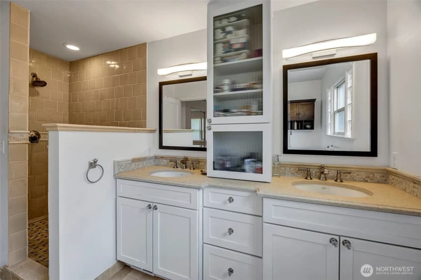 Property photo for 3006 43rd Avenue W, Seattle photo 16