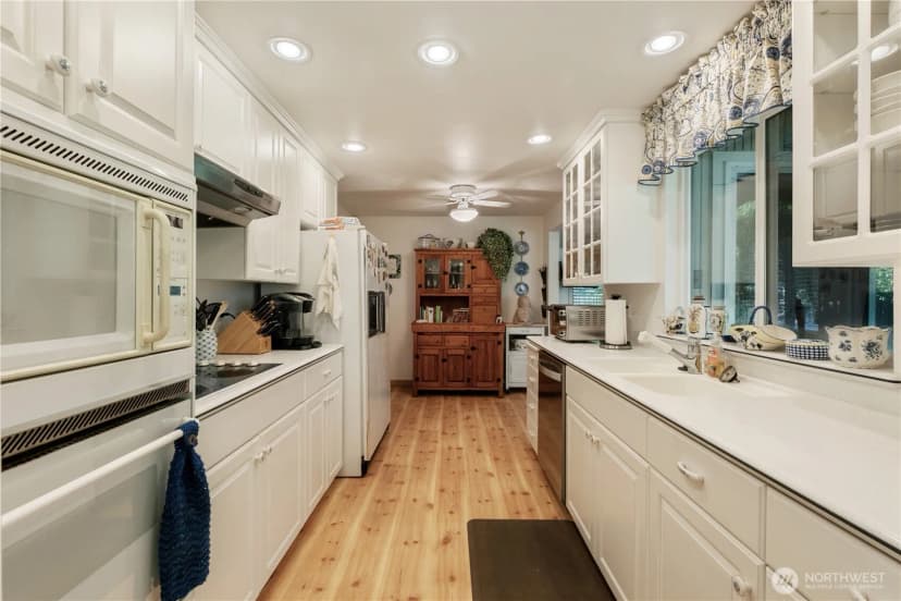 Property photo for 1322 W Mount Dr, Fircrest photo 10