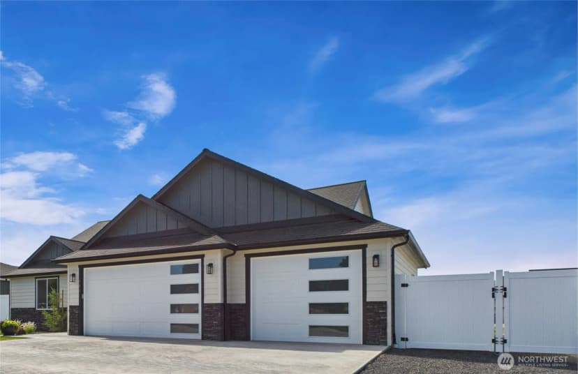 Property photo for 884 Ne Tyler Place, East Wenatchee photo 2