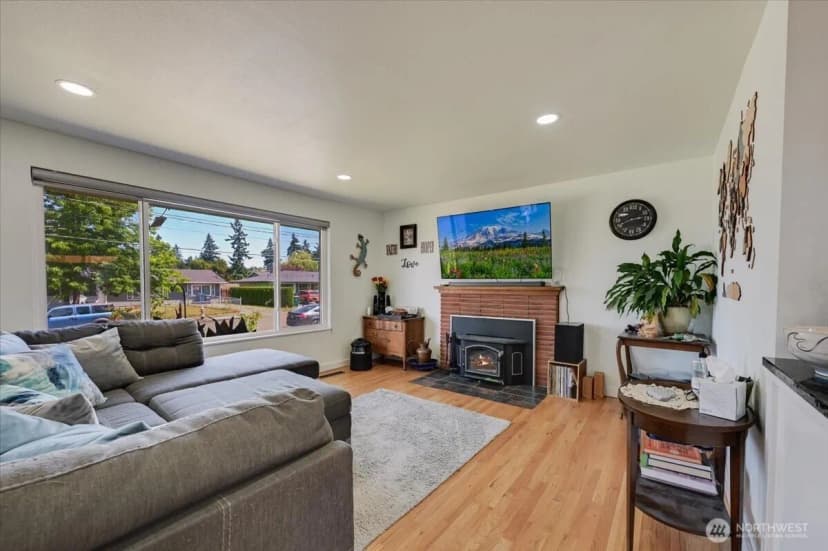 Property photo for 701 Mountain View Drive, Mount Vernon photo 4
