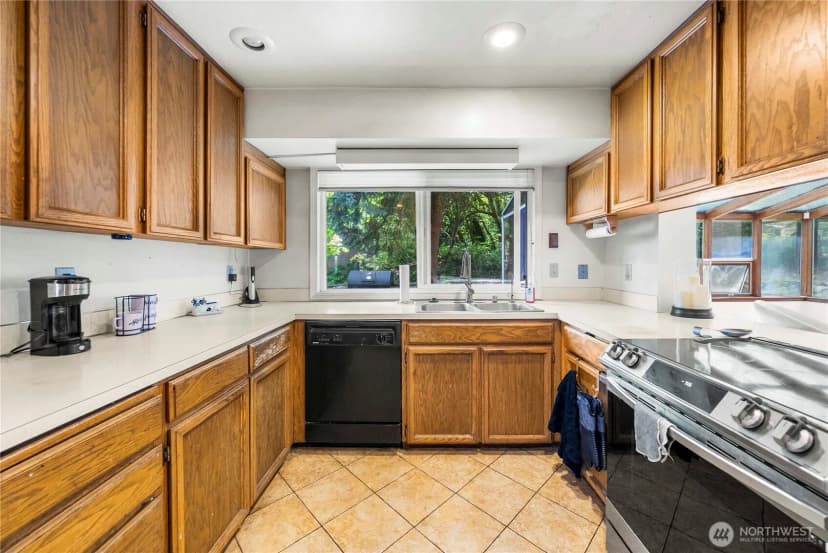 Property photo for 8113 S 121st Street, Seattle photo 11