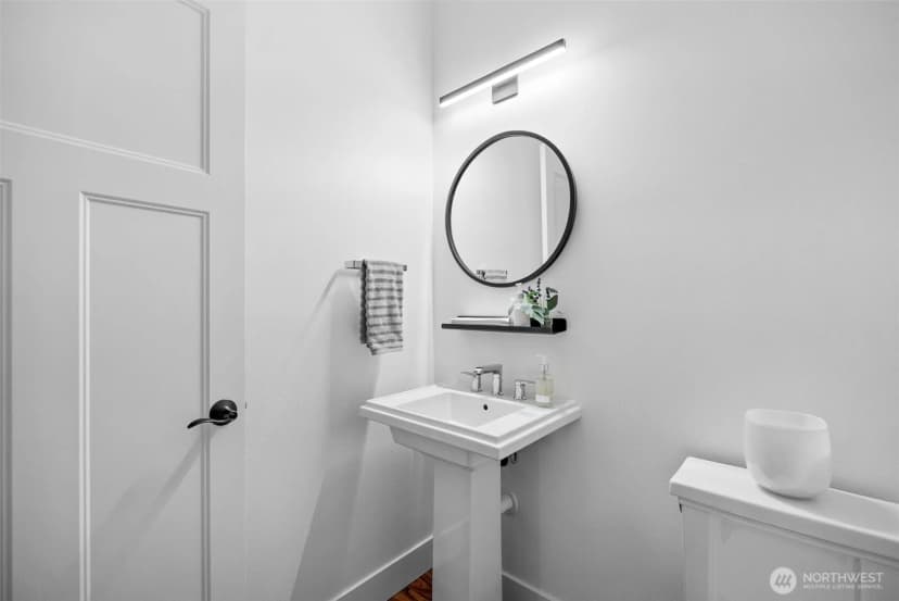 Property photo for 915 7th Court, Fox Island photo 16