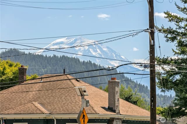 Property photo for 1722 Harding Street, Enumclaw photo 2
