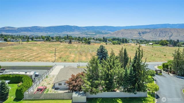 Property photo for 2265 5th Street Ne, East Wenatchee photo 2