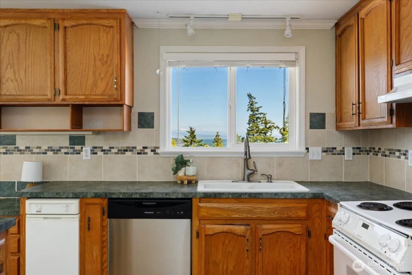 Property photo for 4500 Larson Drive, Oak Harbor photo 11
