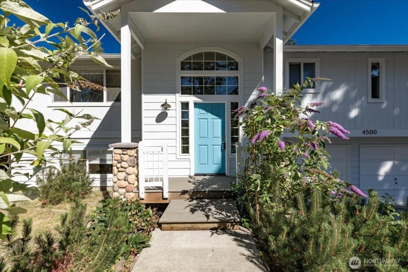 Property photo for 4500 Larson Drive, Oak Harbor photo 3