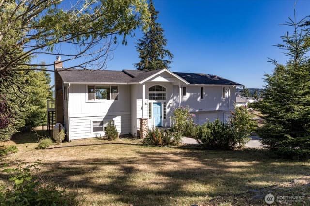 Property photo for 4500 Larson Drive, Oak Harbor photo 2