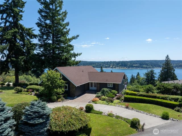 Property photo for 13225 Emerald Drive Nw, Gig Harbor photo 3