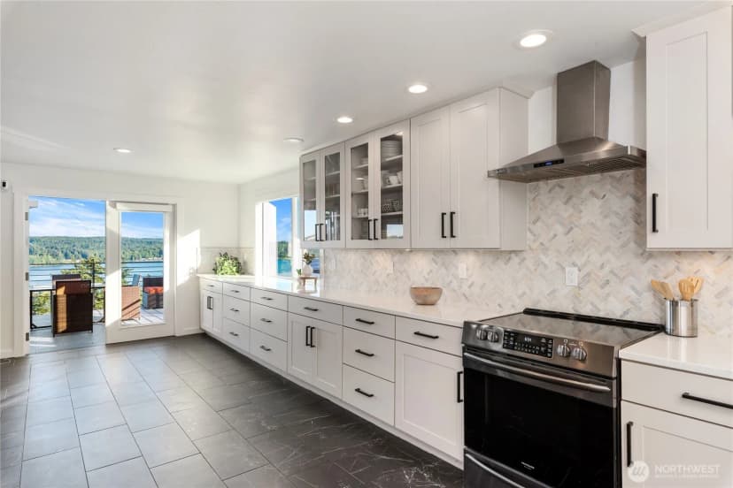 Property photo for 13225 Emerald Drive Nw, Gig Harbor photo 12