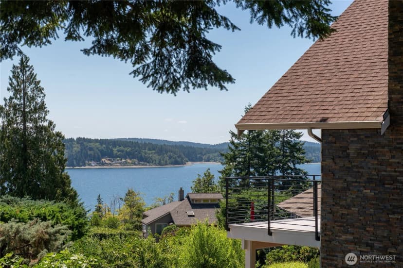 Property photo for 13225 Emerald Drive Nw, Gig Harbor photo 7