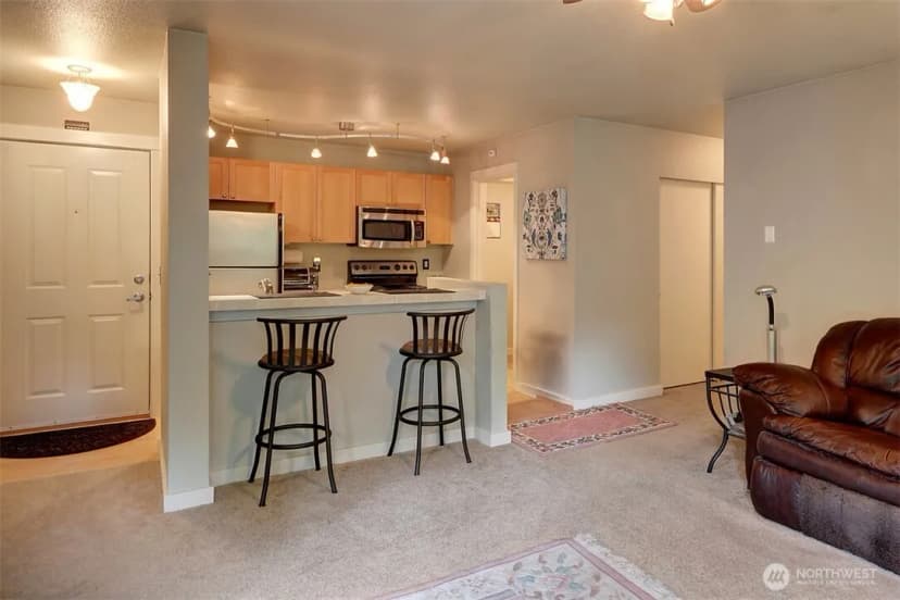 Property photo for 9805 Avondale Road Ne #t254, Redmond photo 2