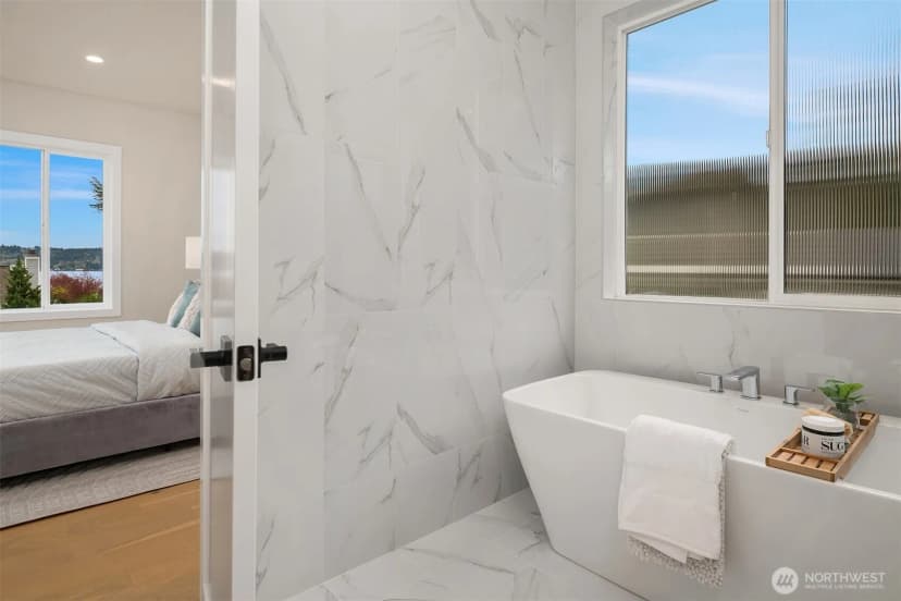 Property photo for 240 W Lake Sammamish Parkway Se, Bellevue photo 19